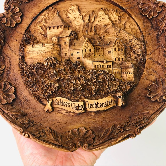 VTG Wood Carved Engraved 3D Plate 8.5" Schloss Leichtenstein Wall Hanging Plaque - Picture 3 of 7